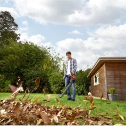 Black & Decker BLACK+DECKER BEBLV300SB- Souffleur QS - 404 Km/h - 3000W - Fonction Aspiration/soufflage - Filaire 20 Black & Decker BLACK+DECKER BEBLV300SB- Souffleur QS - 404 Km/h - 3000W - Fonction Aspiration/soufflage - Filaire -Vendite Pelouse Pro 1200x1195 10