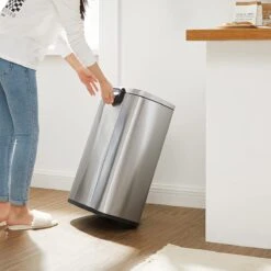 Songmics Poubelle, Poubelle, 50 Litres, Poubelle à Pédale En Acier, Poubelle Intérieure En Plastique, Avec Couvercle à Charnière, Fermeture Amortie, Hermétique, Pour La Cuisine, Argent LTB050E01 -Vendite Pelouse Pro 1200x1200 1219