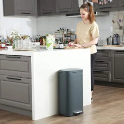 Songmics Poubelle Pour La Cuisine, 30 L Avec Pédale, Poubelle à Pédale, Couvercle à Charnière, Fermeture Amortie, Anti-odeurs Et Hygiénique, Gris Fumée -Vendite Pelouse Pro 1200x1200 1264