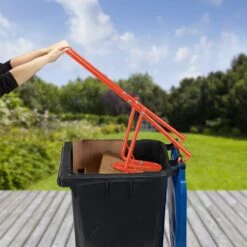 Relaxdays Presse à Déchets Pour Poubelle à Roulettes - Presse à Déchets - Poignée - Tamper à Déchets - Métal - Rouge -Vendite Pelouse Pro 1200x1200 1342