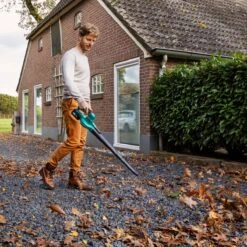 VONROC à Batterie VONROC - VPower 20V (sans Batterie Et Chargeur) - 2 Modes De Soufflage - Vitesse Max 190 Km / H -Vendite Pelouse Pro 1200x1200 1542