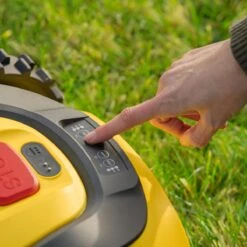 Tondeuse Robot Powerplus POWXG6305 - 18V - Pour Pelouses Jusqu'à Environ 500m² - Largeur De Coupe 180mm - Incl. Borne De Recharge Et Accessoires 17 Tondeuse Robot Powerplus POWXG6305 - 18V - Pour Pelouses Jusqu'à Environ 500m² - Largeur De Coupe 180mm - Incl. Borne De Recharge Et Accessoires -Vendite Pelouse Pro 1200x1200 284