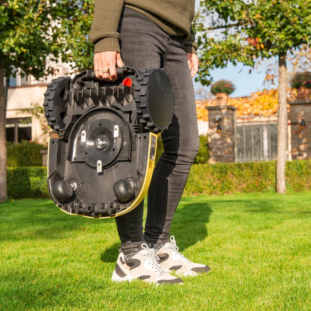 Tondeuse Robot Powerplus POWXG6305 - 18V - Pour Pelouses Jusqu'à Environ 500m² - Largeur De Coupe 180mm - Incl. Borne De Recharge Et Accessoires 11 Tondeuse Robot Powerplus POWXG6305 - 18V - Pour Pelouses Jusqu'à Environ 500m² - Largeur De Coupe 180mm - Incl. Borne De Recharge Et Accessoires – Image 11