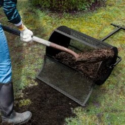 Épandeur De Compost Zwart T-Mech - Capacité De 80 L - Conception Légère - Porte à Charnière - Comprend Des Gants De Jardin -Vendite Pelouse Pro 1200x1200 330