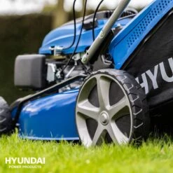 Tondeuse à Gazon Automotrice Hyundai Moteur à Essence De 196 Cm3 Avec Démarrage électrique - Tondeuse / Tondeuse à Moteur Largeur De Coupe De 508 Mm Avec Vitesse Et Hauteur De Coupe Réglables -Vendite Pelouse Pro 1200x1200 500