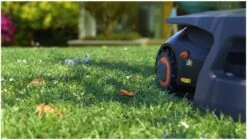 Black & Decker BLACK+DECKER BCRMW123-QW Robot Tondeuse Avec Autonettoyant - 12V - 18cm - Robot Domestique Inclus -Vendite Pelouse Pro 1200x682