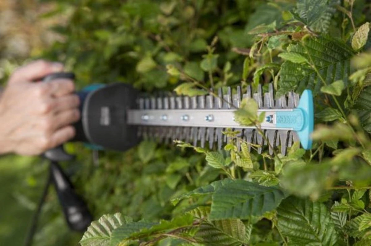 Taille-haie électrique GARDENA EasyCut 500/55 - 500 Watt - Longueur De La Lame 55cm 4 Taille-haie électrique GARDENA EasyCut 500/55 - 500 Watt - Longueur De La Lame 55cm – Image 4