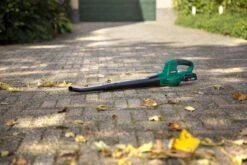 VONROC à Batterie VONROC - VPower 20V (sans Batterie Et Chargeur) - 2 Modes De Soufflage - Vitesse Max 190 Km / H -Vendite Pelouse Pro 1200x800 130