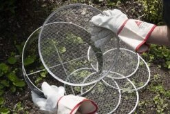 5in1 5000, Tamis De Jardin 5 En 1, 5 Inserts De Tamis Interchangeables Ø 3, 5, 8, 10, 12 Mm Fin, Pour Terre, Pierres, Compost, Mauvaises Herbes, Sable, Gravier Et Graines, Rond 30 Cm, Métal, Antirouille 5 5in1 5000, Tamis De Jardin 5 En 1, 5 Inserts De Tamis Interchangeables Ø 3, 5, 8, 10, 12 Mm Fin, Pour Terre, Pierres, Compost, Mauvaises Herbes, Sable, Gravier Et Graines, Rond 30 Cm, Métal, Antirouille -Vendite Pelouse Pro 1200x800 133