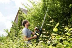 Taille-haie électrique GARDENA PowerCut 700/65 - 700 Watt - Longueur De La Lame 65 Cm -Vendite Pelouse Pro 1200x800 25