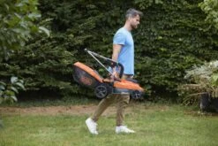 Black & Decker Tondeuse à Gazon BLACK + DECKER BCMW3318L2-QW - 18V - 33cm - Avec 2 Batteries Et Chargeur 20 Black & Decker Tondeuse à Gazon BLACK + DECKER BCMW3318L2-QW - 18V - 33cm - Avec 2 Batteries Et Chargeur -Vendite Pelouse Pro 1200x800 41