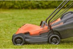 Black & Decker Black & Decker BEMW451BH-QS Tondeuse à Gazon Marcher Derrière Un Tracteur Tondeuse Secteur Noir, Orange -Vendite Pelouse Pro 1200x808 1