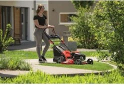 Scheppach - Tondeuse Automotrice Thermique MS225-53BRE - Largeur De Coupe 53 Cm - Avec Démarrage électrique 5 Scheppach - Tondeuse Automotrice Thermique MS225-53BRE - Largeur De Coupe 53 Cm - Avec Démarrage électrique -Vendite Pelouse Pro 1200x824