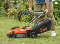 Black & Decker Black & Decker BCMW3336N Tondeuse à Gazon Poussée Batterie Noir, Orange -Vendite Pelouse Pro 1200x873 3