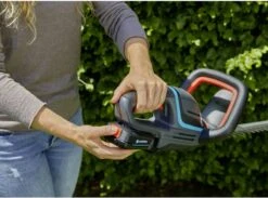 GARDENA - ComfortCut 50/18V-P4A Solo - Taille-haie - Ouverture De Lame Dentée 20 Mm - Longueur De Lame 200 -Vendite Pelouse Pro 1200x889