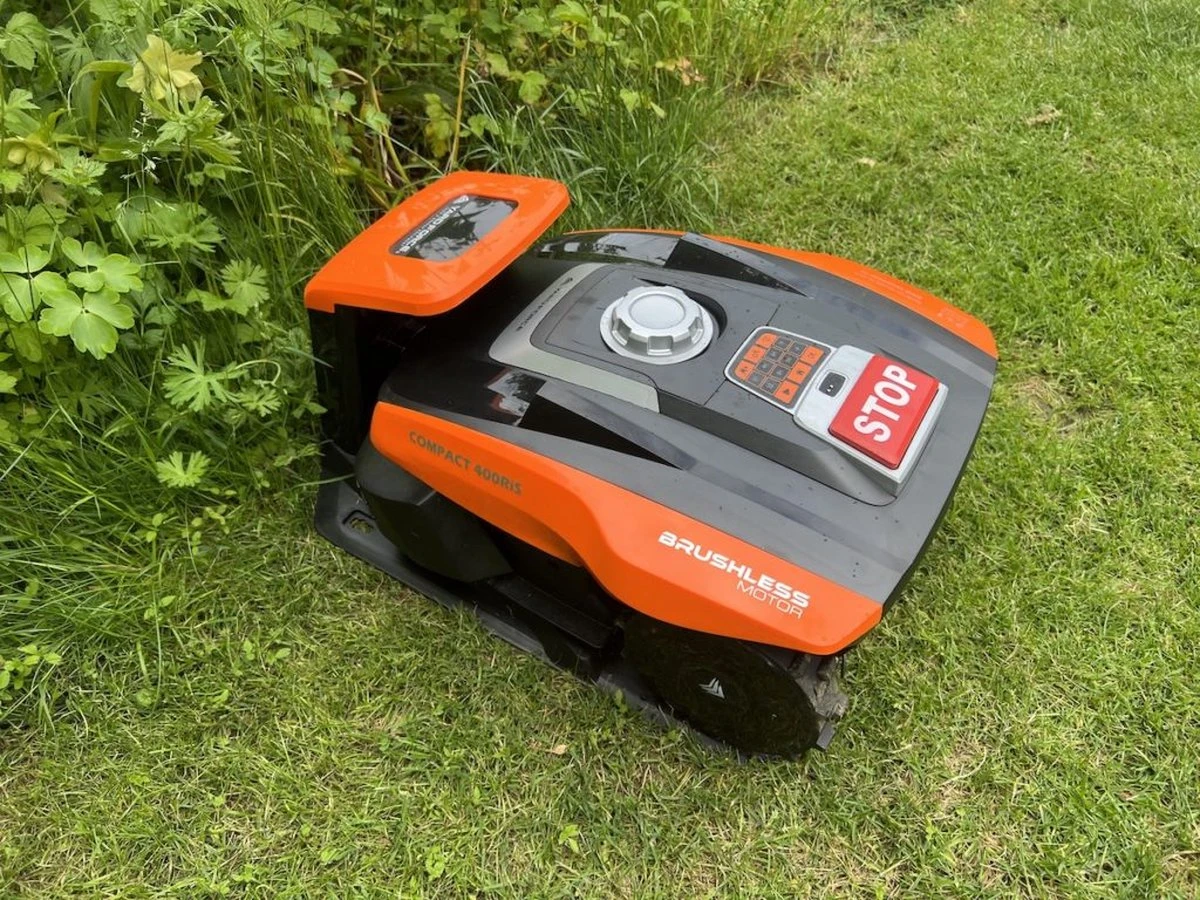 Robot Tondeuse Yard Force Compact 400RiS Avec Application, WLAN Et Technologie IRadar Active Safety, Pour Pelouses Jusqu'à 400 M² 4 Robot Tondeuse Yard Force Compact 400RiS Avec Application, WLAN Et Technologie IRadar Active Safety, Pour Pelouses Jusqu'à 400 M² – Image 4