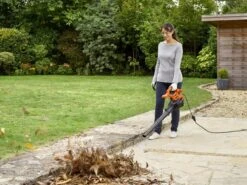 Black & Decker BLACK+DECKER BEBLV260 Souffleuse à Feuilles - 2600W - 3-en-1 - Sac De Collecte 40L 14 Black & Decker BLACK+DECKER BEBLV260 Souffleuse à Feuilles - 2600W - 3-en-1 - Sac De Collecte 40L -Vendite Pelouse Pro 1200x900 29