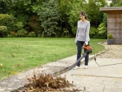 Black & Decker Souffleur à Feuilles BLACK+DECKER BEBLV301 - Fonction Soufflage Et Aspiration - Sac à Dos Comme Sac De Collecte 26 Black & Decker Souffleur à Feuilles BLACK+DECKER BEBLV301 - Fonction Soufflage Et Aspiration - Sac à Dos Comme Sac De Collecte -Vendite Pelouse Pro 1200x900 35