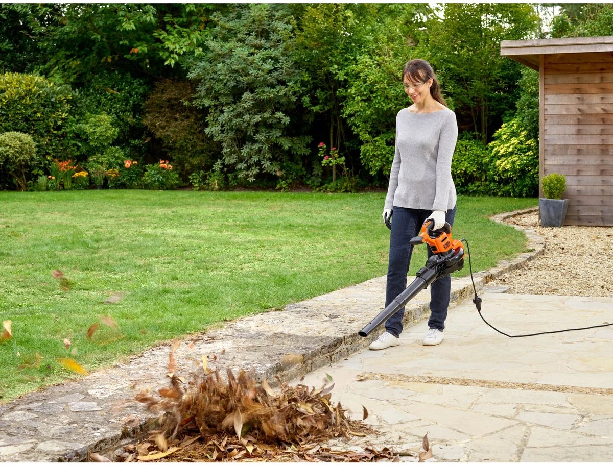 Black & Decker BLACK+DECKER BEBLV300SB- Souffleur QS - 404 Km/h - 3000W - Fonction Aspiration/soufflage - Filaire 7 Black & Decker BLACK+DECKER BEBLV300SB- Souffleur QS - 404 Km/h - 3000W - Fonction Aspiration/soufflage - Filaire – Image 7