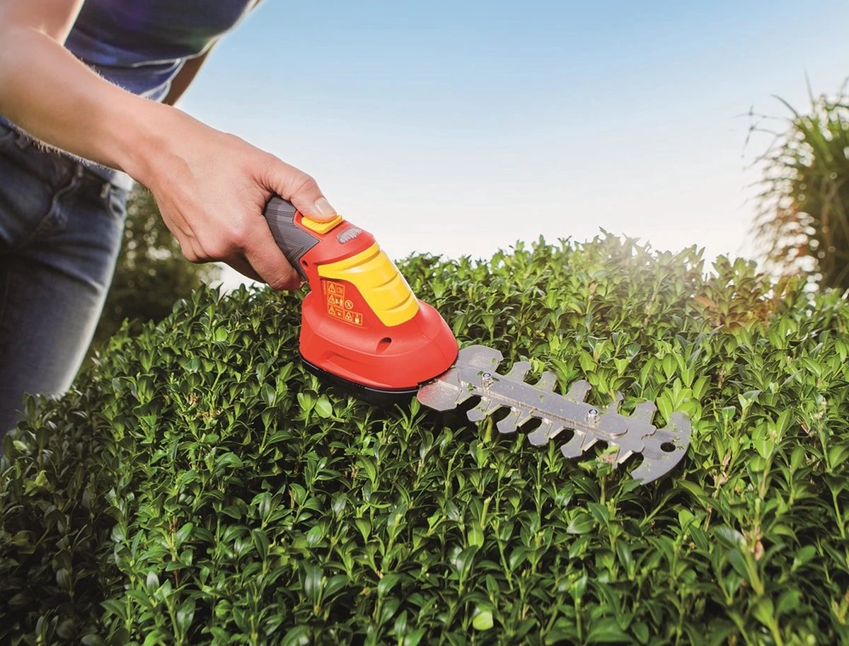 WOLF-Garten LI- ION POWER FINESSE 30 B - Cisaille à Arbustes - Avec Batterie 3,7 V LI- ION - Largeur De Travail 150 Mm - Durée De Fonctionnement 30 Minutes 2 WOLF-Garten LI- ION POWER FINESSE 30 B - Cisaille à Arbustes - Avec Batterie 3,7 V LI- ION - Largeur De Travail 150 Mm - Durée De Fonctionnement 30 Minutes – Image 2