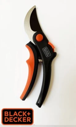 Black & Decker Sécateur Black+Decker - Bypass - Ciseaux à Fleurs - Lames En Acier Trempé - Zwart/ Oranje - Epaisseur De Branche Diamètre De Coupe Max Ø 13 Mm 17 Black & Decker Sécateur Black+Decker - Bypass - Ciseaux à Fleurs - Lames En Acier Trempé - Zwart/ Oranje - Epaisseur De Branche Diamètre De Coupe Max Ø 13 Mm -Vendite Pelouse Pro 715x1200