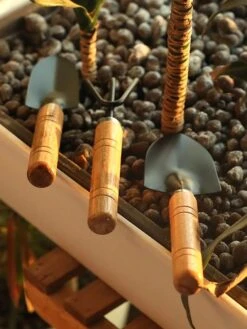 Set Outils De Jardin Waledano® 3 Pièces - Convient Pour Le Jardinage - La Plantation Pelle De Jardin - Ensemble De Culture - Râteau De Jardin - Pelle à Plantes - Pelle à Main - Avec Manche En Bois -Vendite Pelouse Pro 901x1200 4